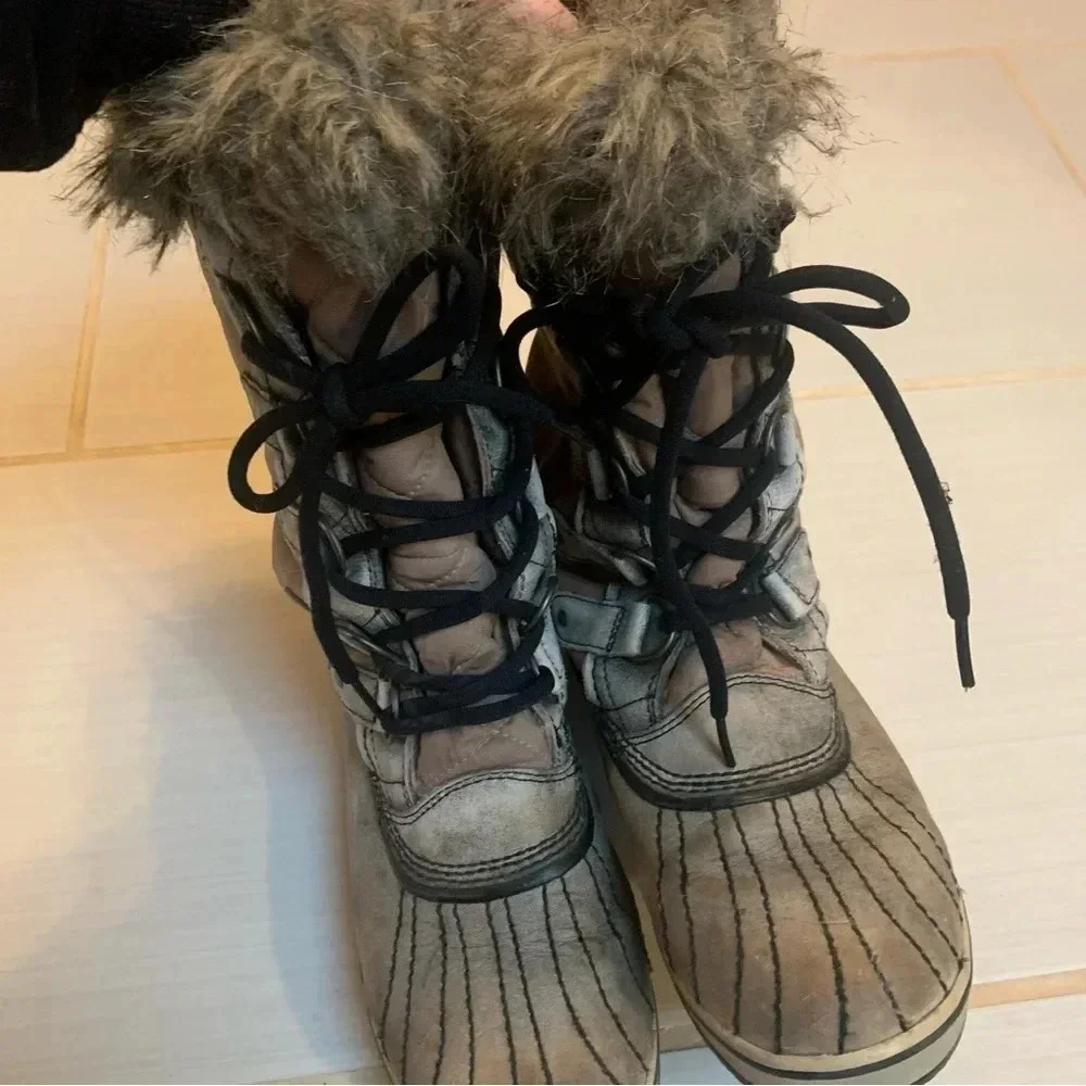 Sorel Leather Tofino Winter Quilted Factory Distressed Style Faux Fur Boots - Picture 6 of 11